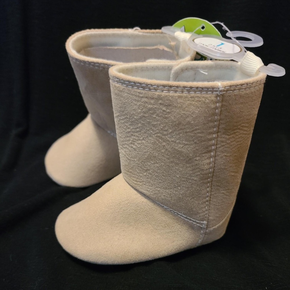 NWT Baby Deer booties